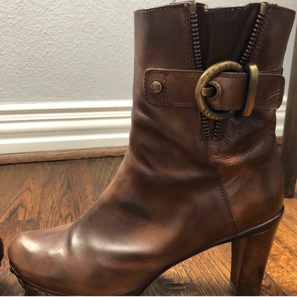 Stuart Weitzman Leather platform boot - Picture 5 of 10